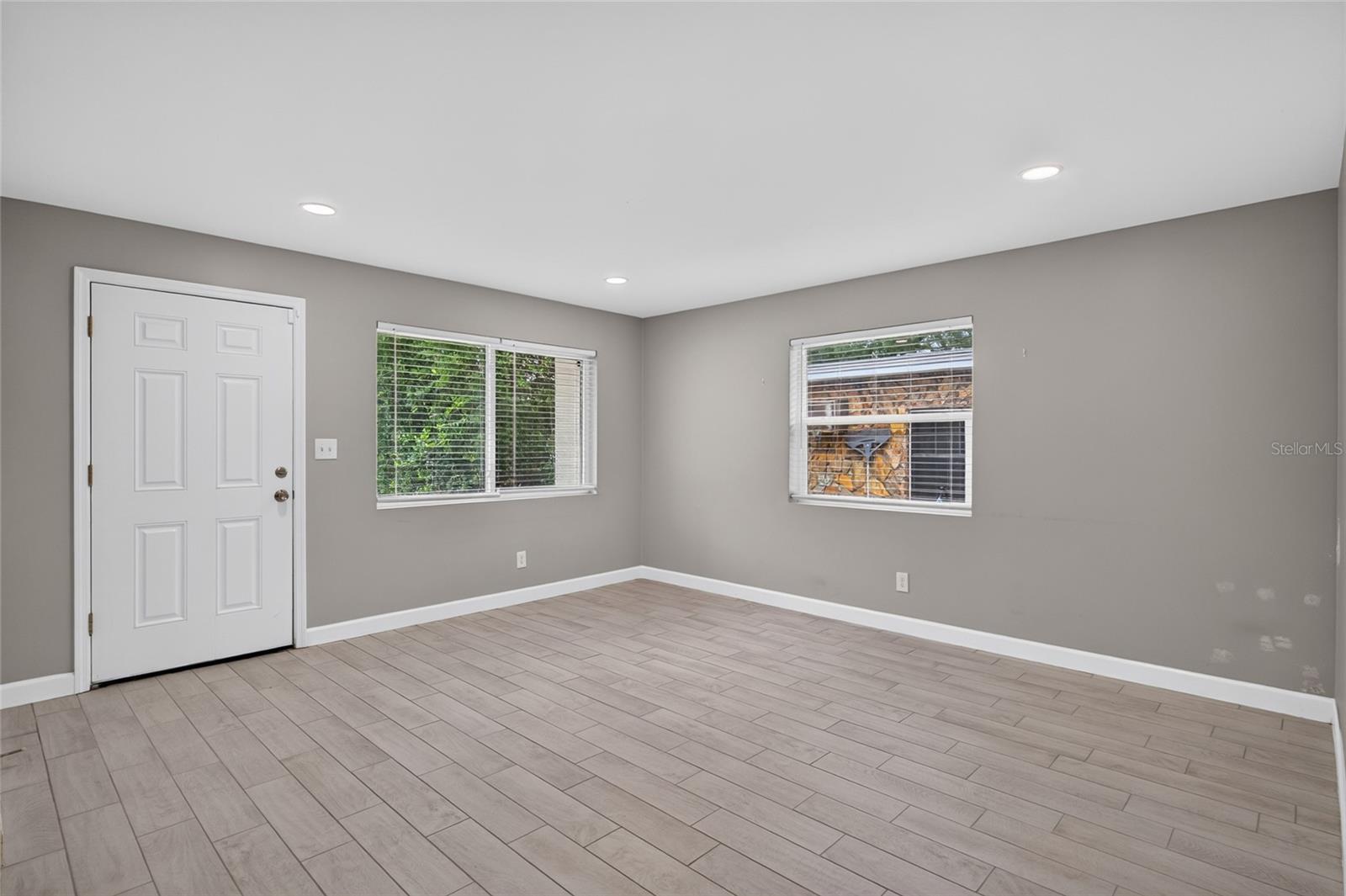 1610 N LOIS AVE — photo 5