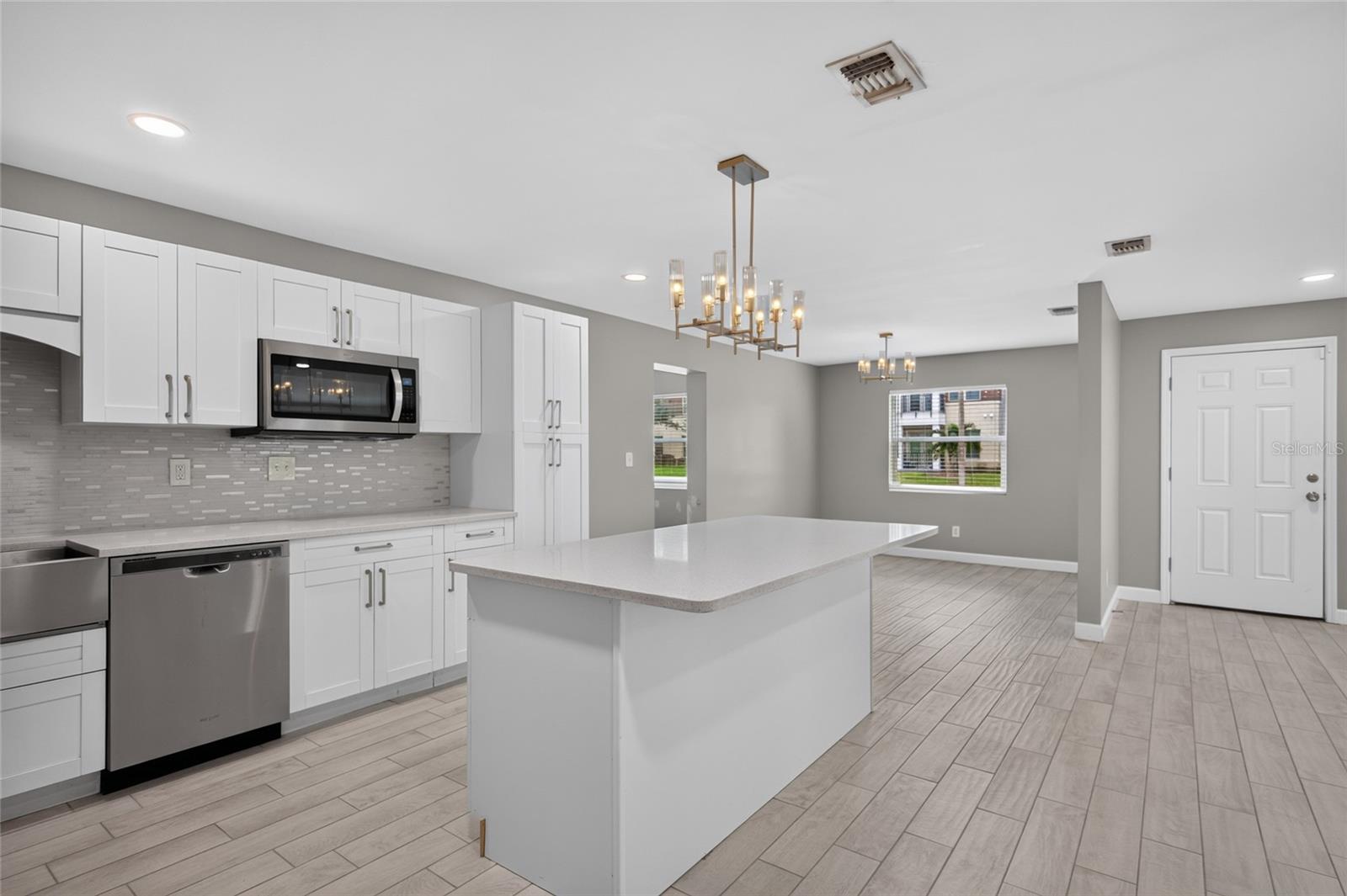 1610 N LOIS AVE — photo 9