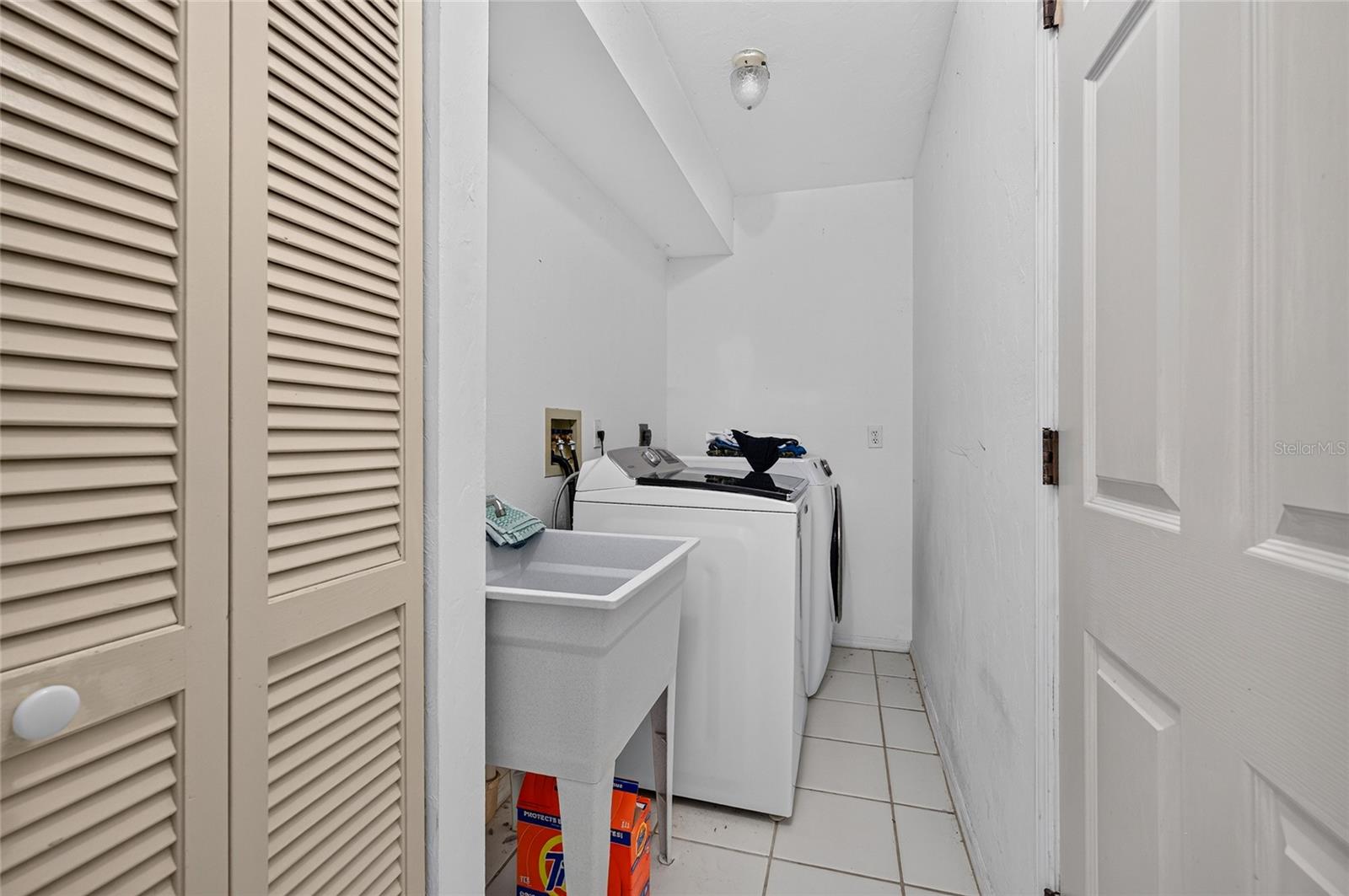 105 JACARANDA BLVD — photo 22