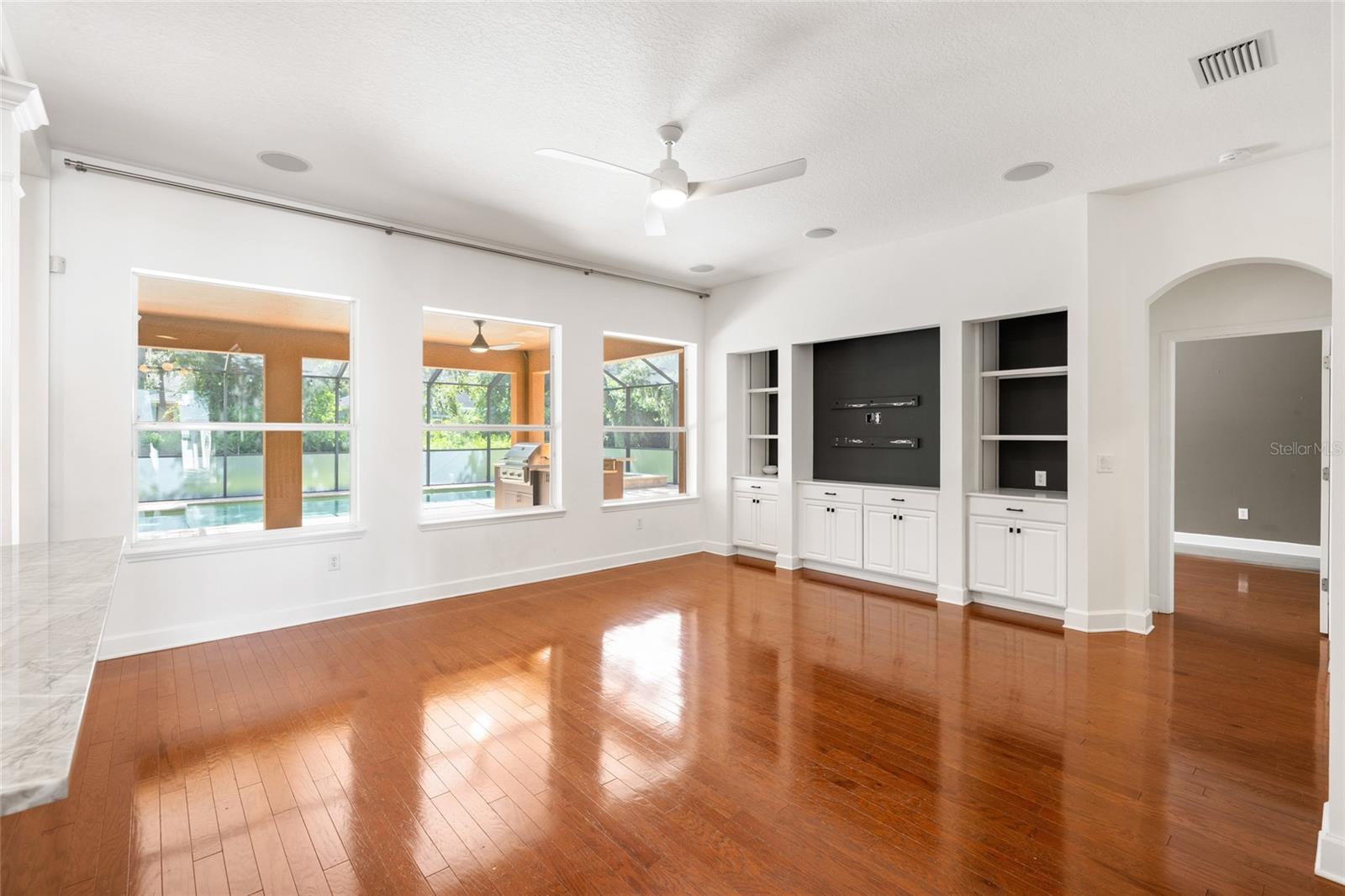 15910 TERNGLADE DR — photo 14