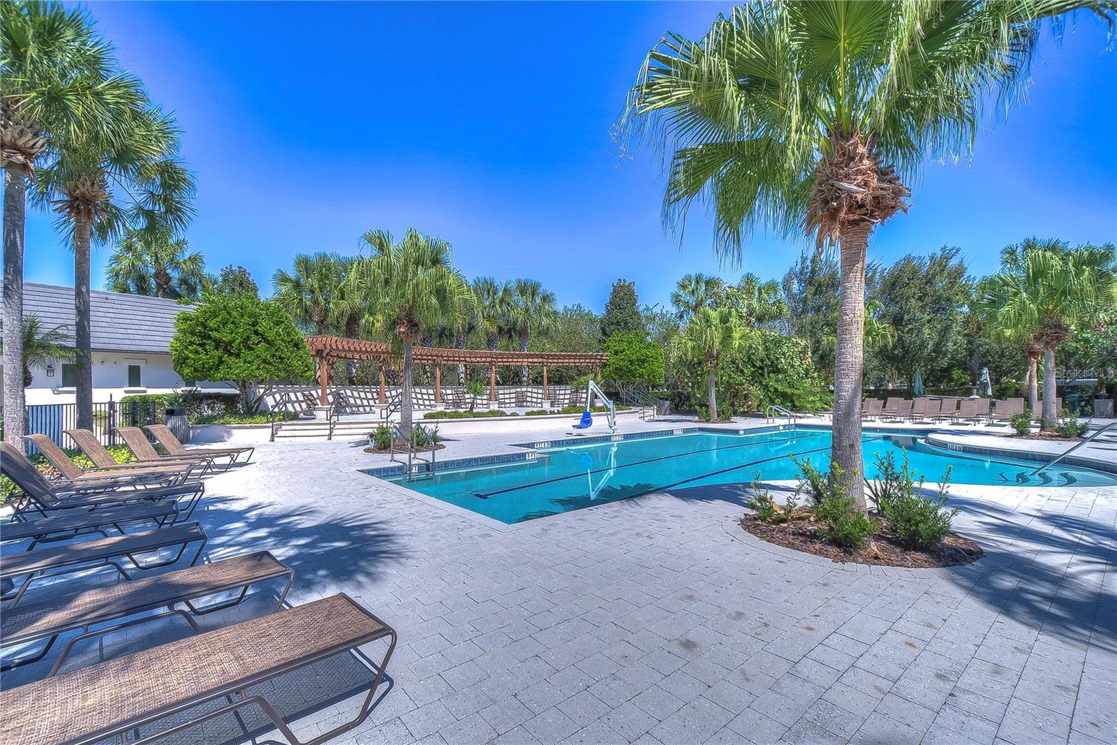 15910 TERNGLADE DR — photo 92
