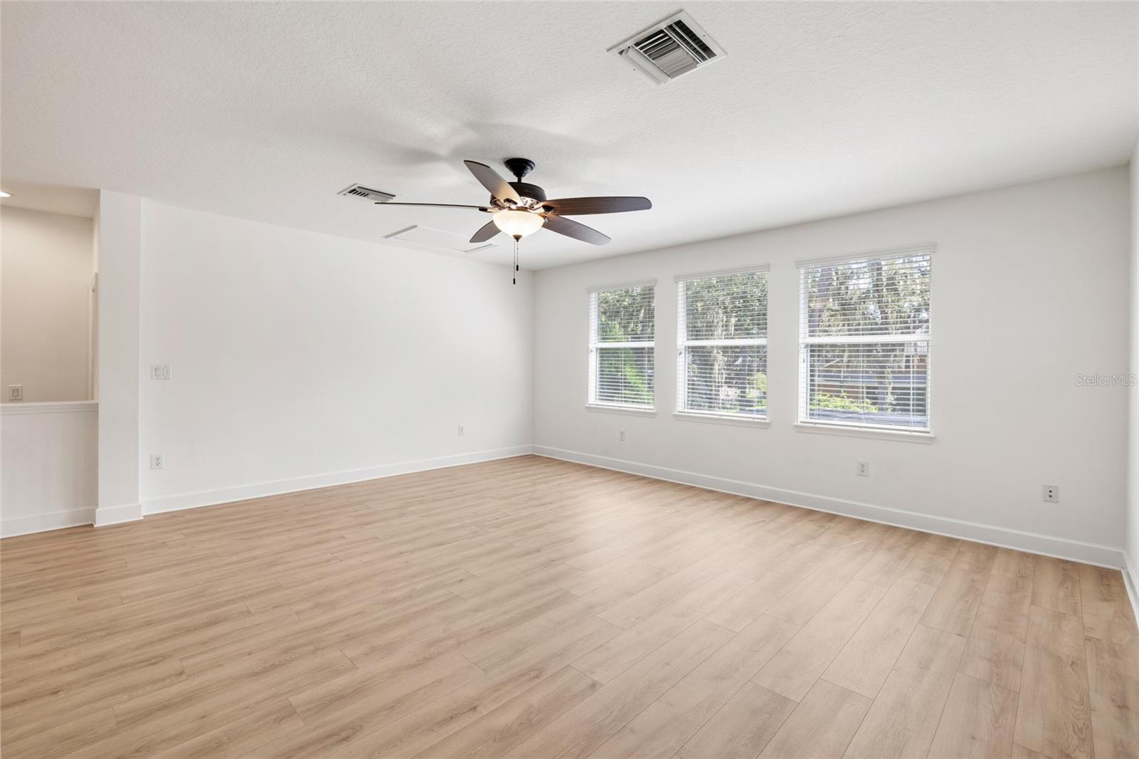 15910 TERNGLADE DR — photo 46