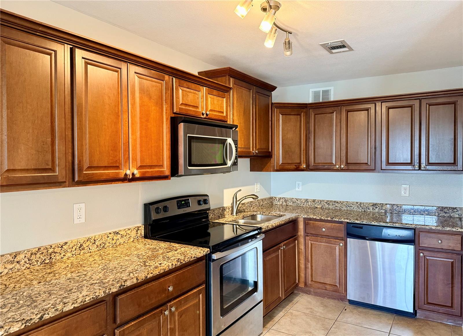 4728 BEACH DR SE #B — photo 6