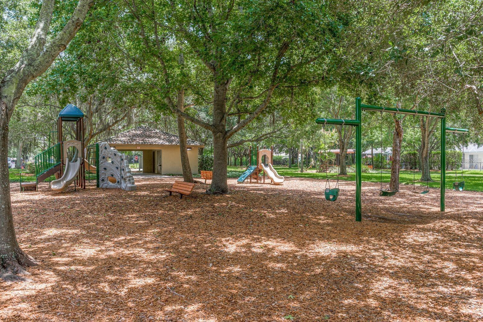 1810 WINSLOE DR — photo 42