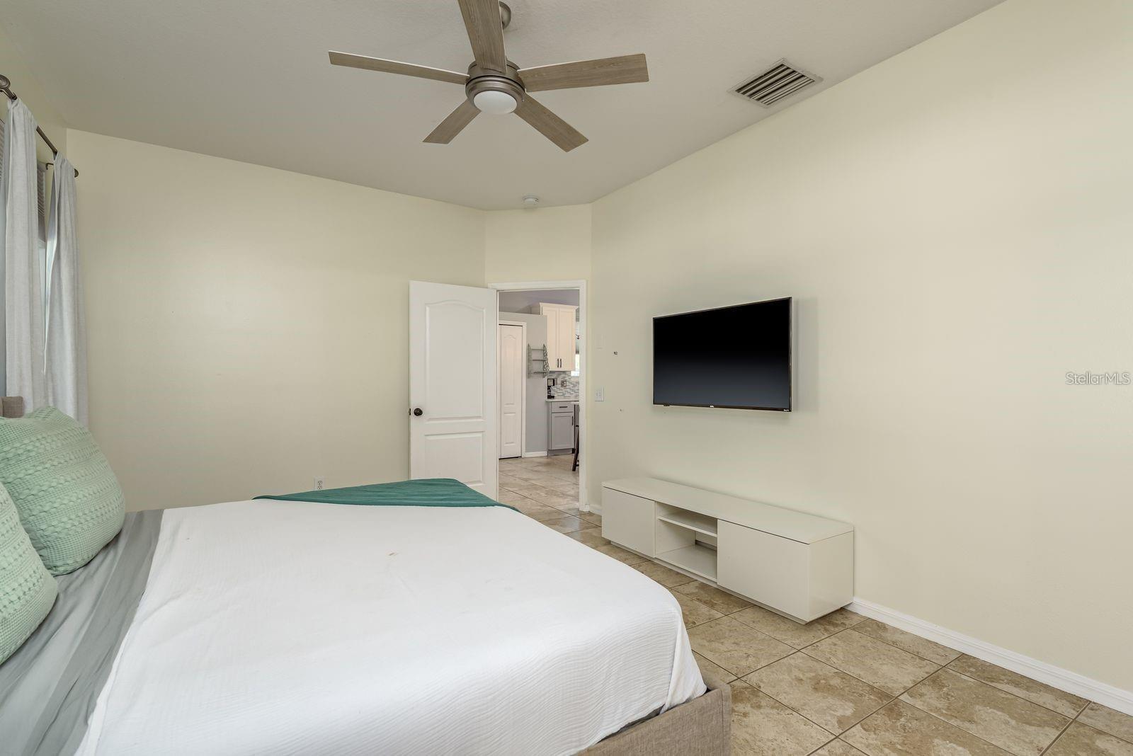 1810 WINSLOE DR — photo 19