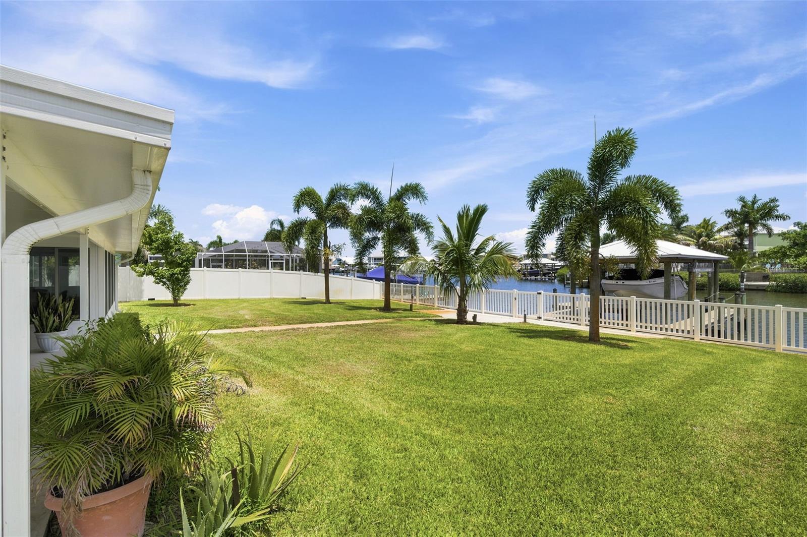 485 FLAMINGO DR — photo 36
