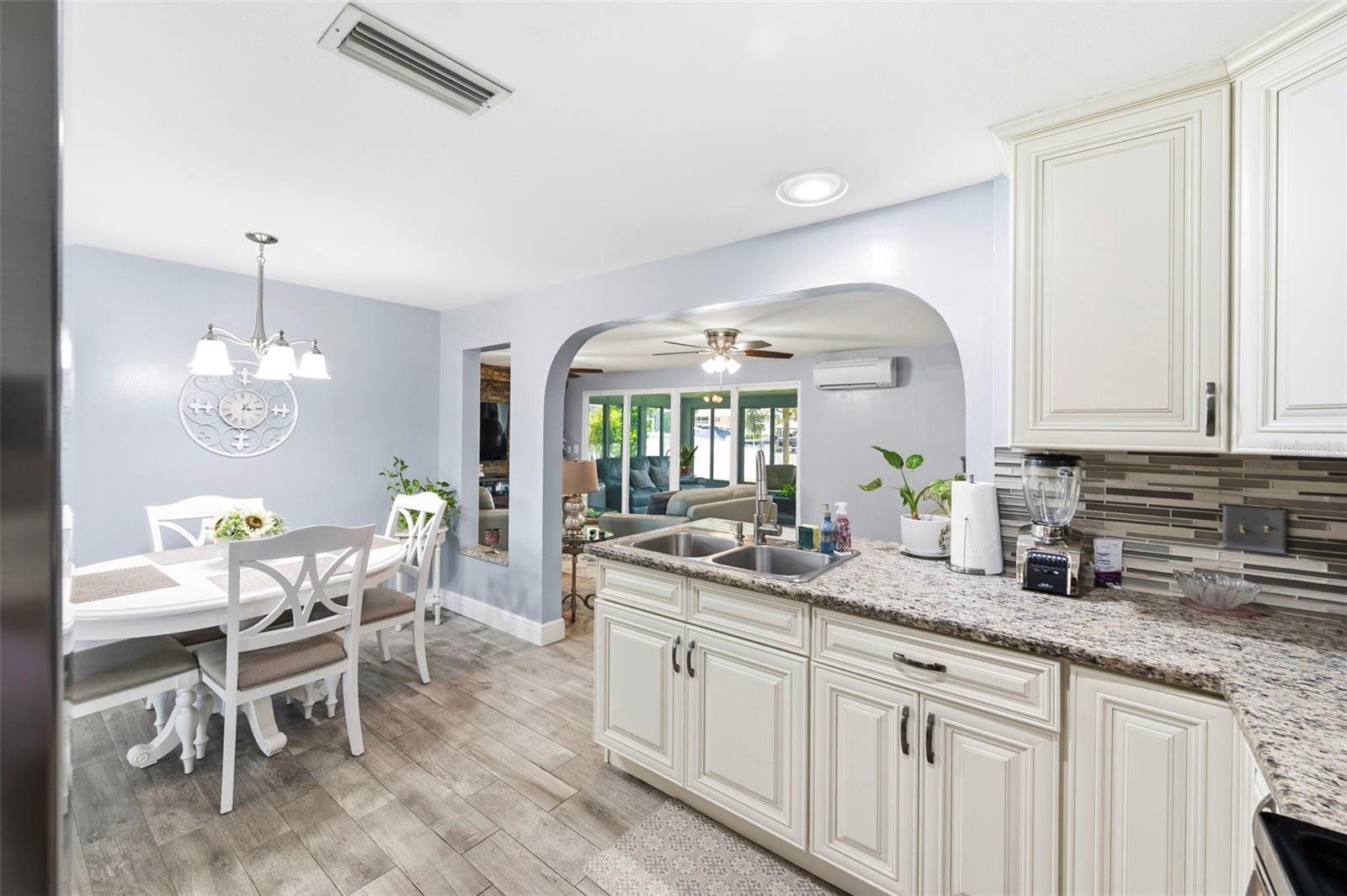 485 FLAMINGO DR — photo 13