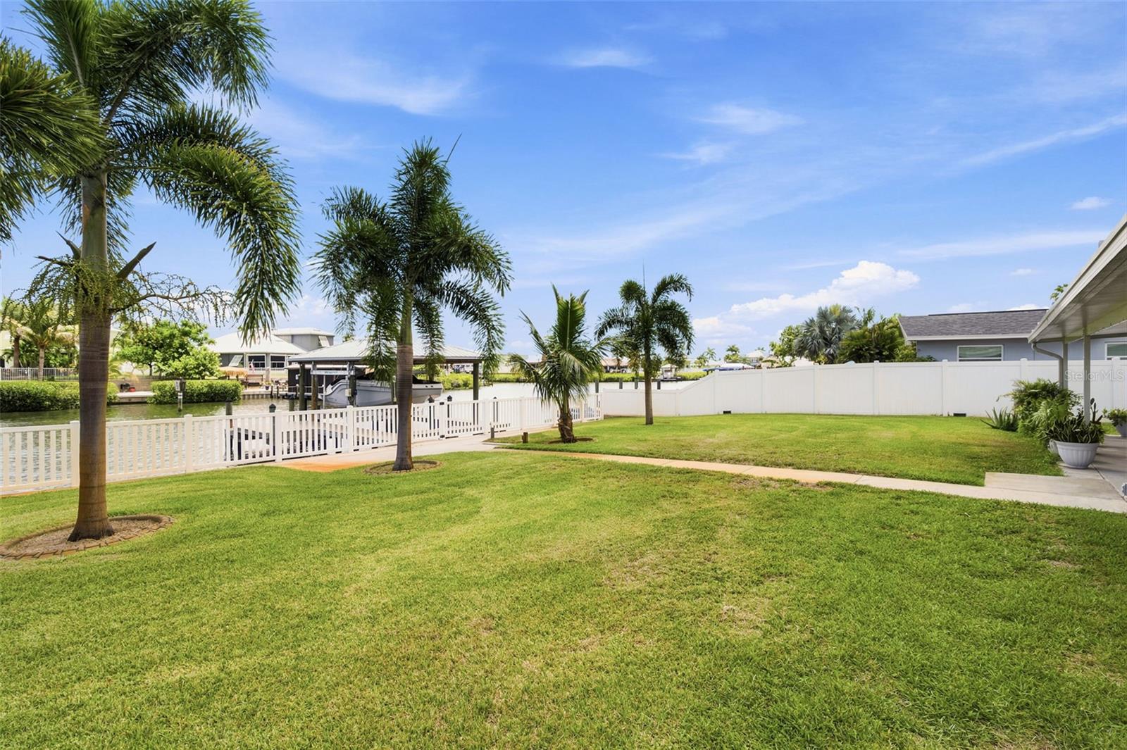 485 FLAMINGO DR — photo 37