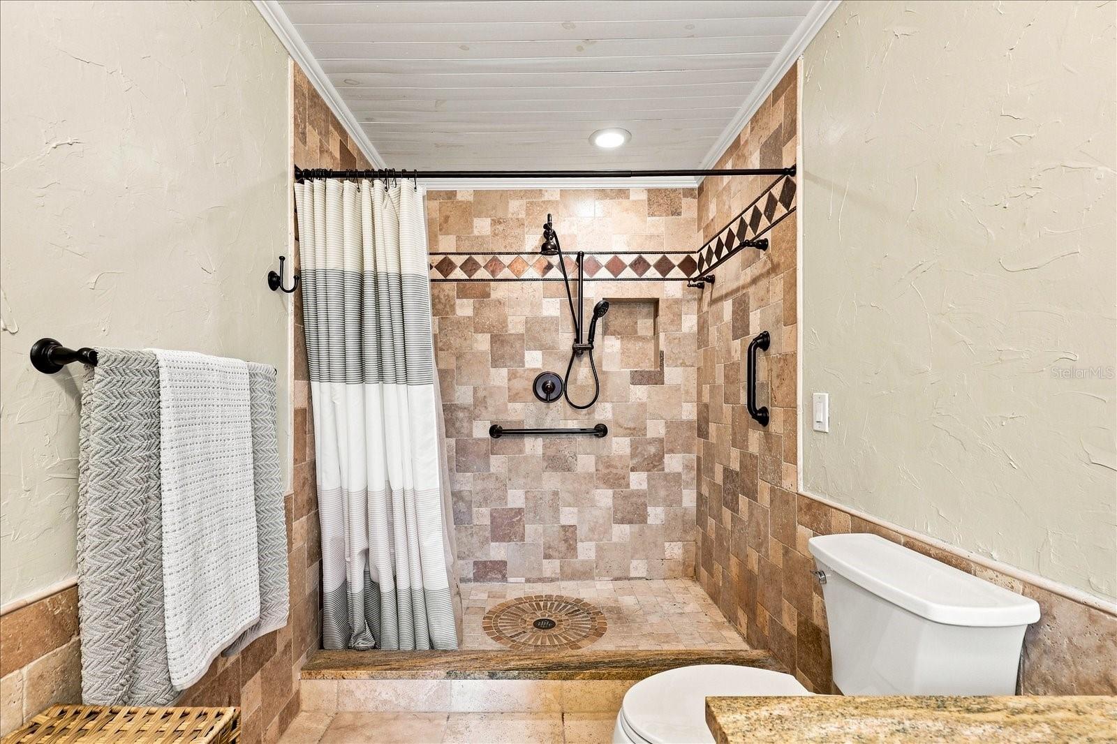 8805 KENWOOD RD — photo 22