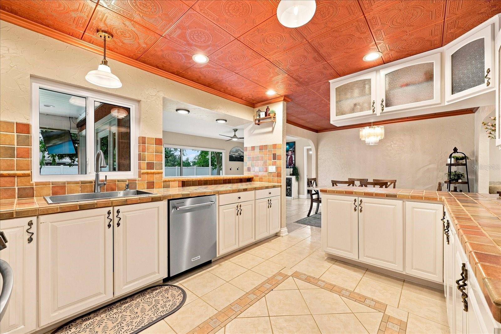 8805 KENWOOD RD — photo 12