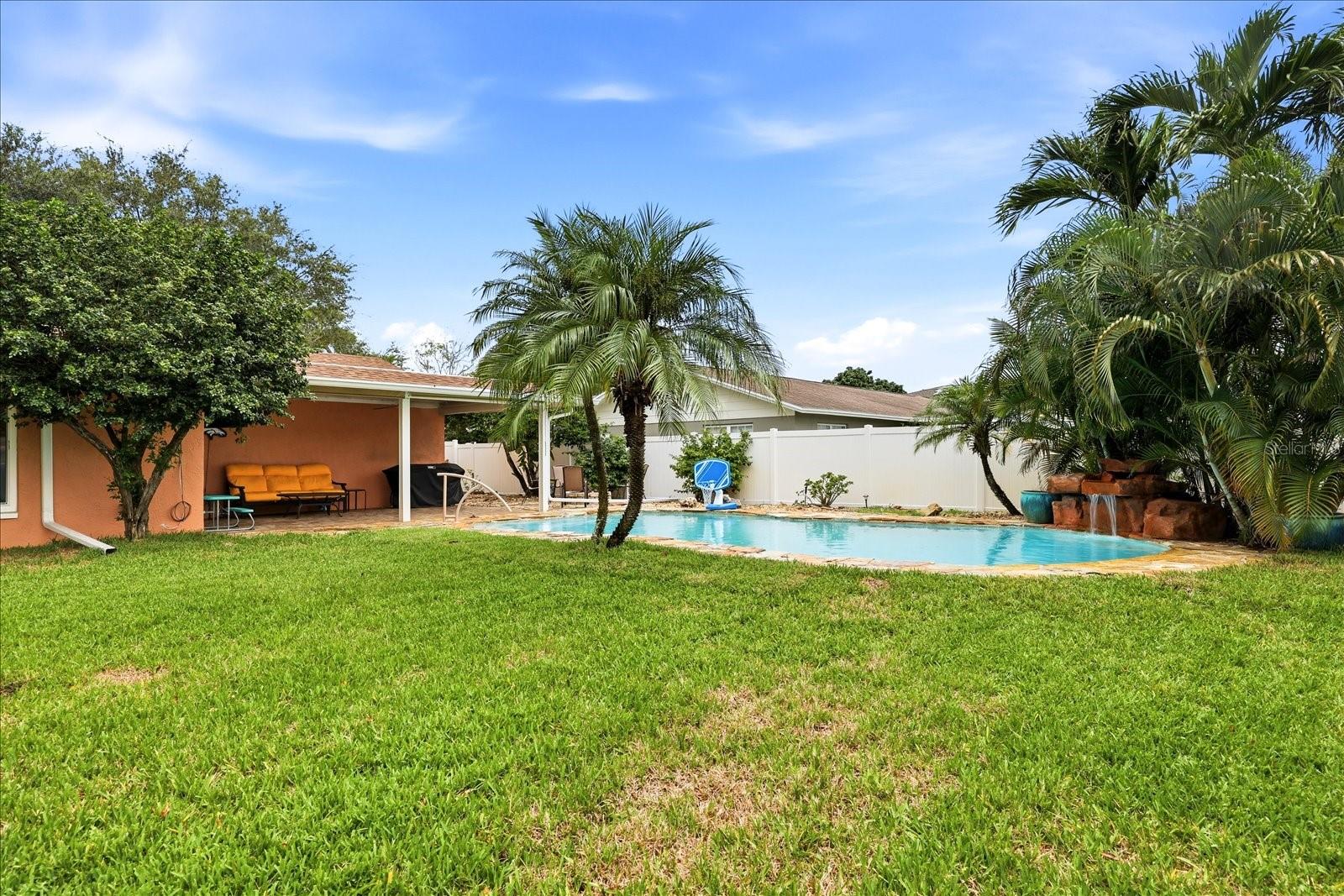 8805 KENWOOD RD — photo 35