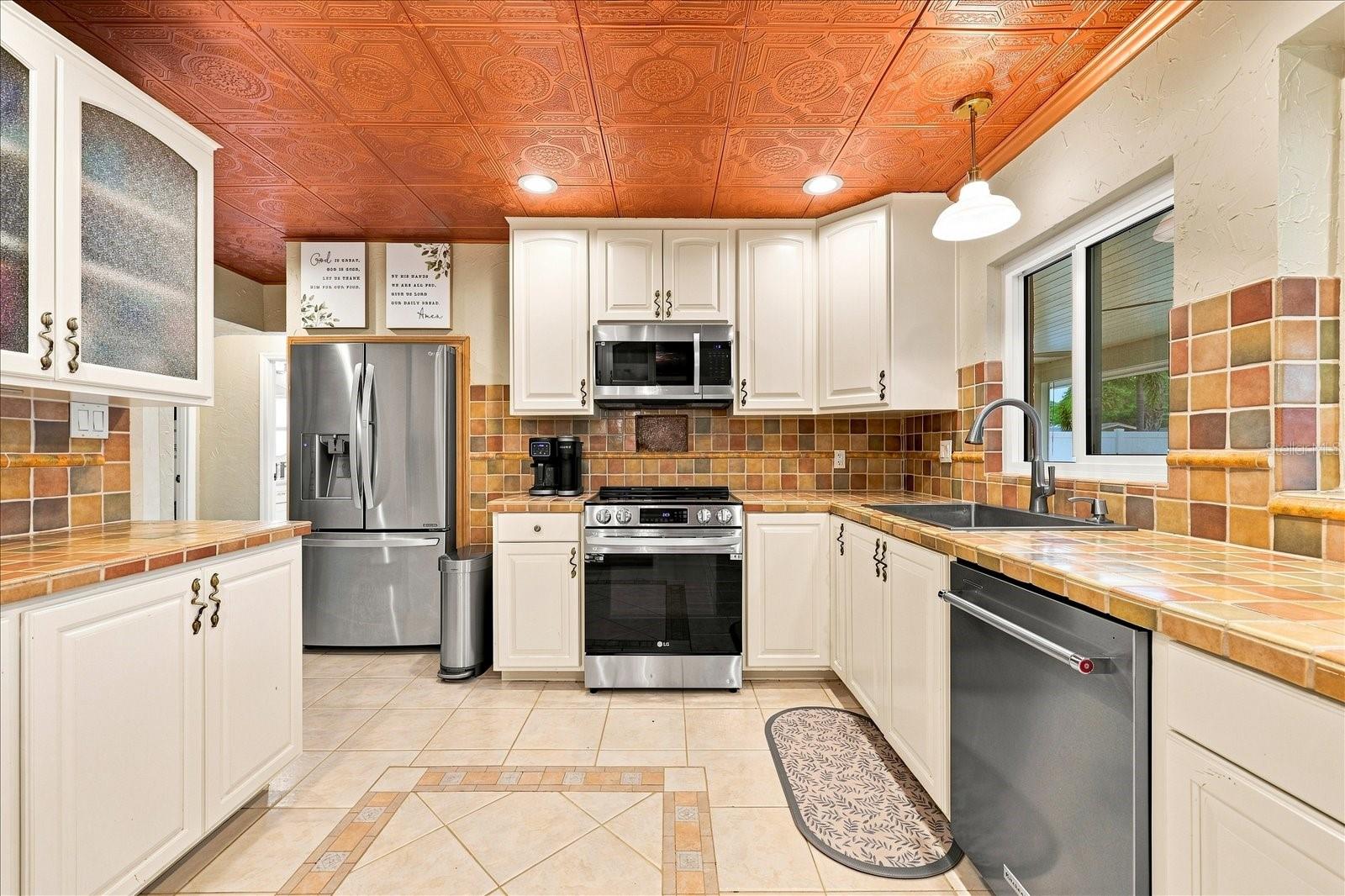 8805 KENWOOD RD — photo 11
