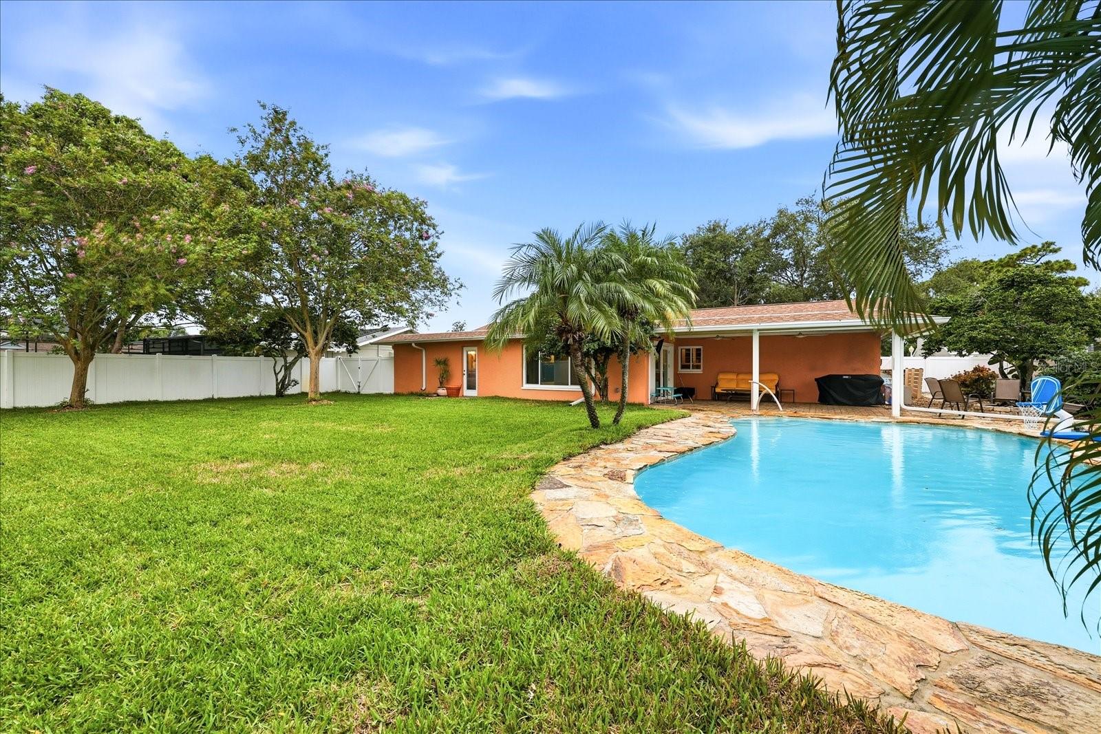 8805 KENWOOD RD — photo 33