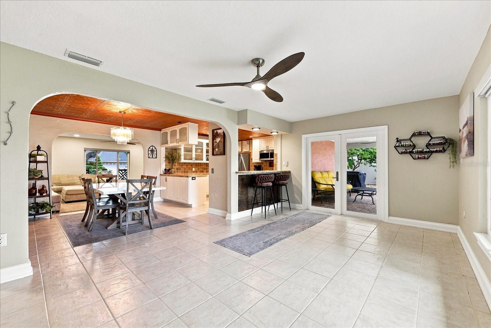 8805 KENWOOD RD — photo 16