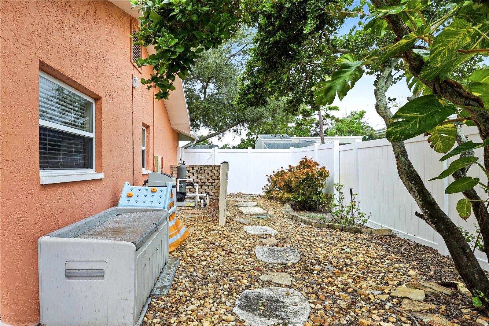 8805 KENWOOD RD — photo 39