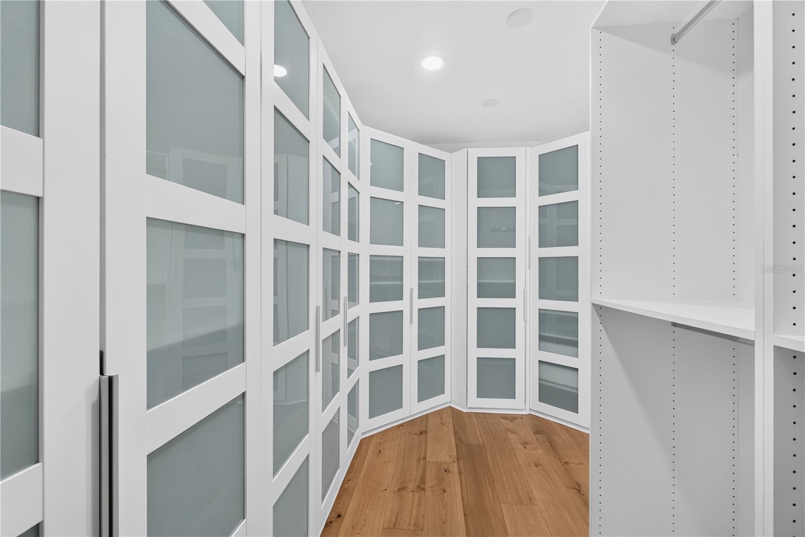180 BEACH DR NE #502 — photo 32