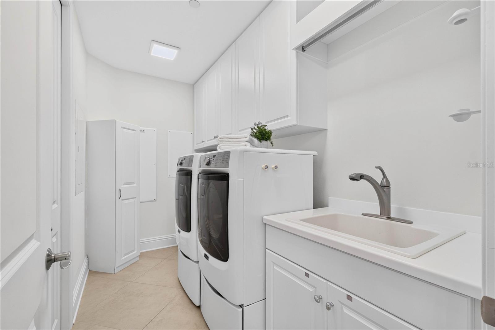 180 BEACH DR NE #502 — photo 37
