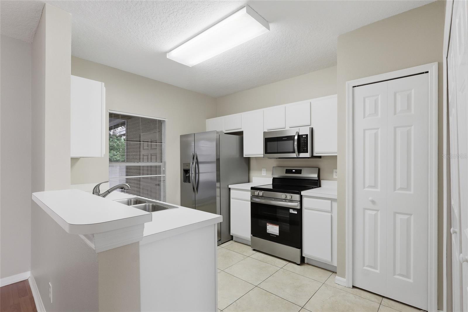 1236 BLENHEIM CT — photo 16