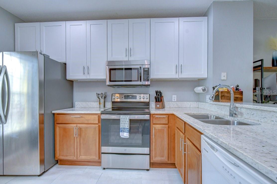 8551 TRAIL WIND DR — photo 9