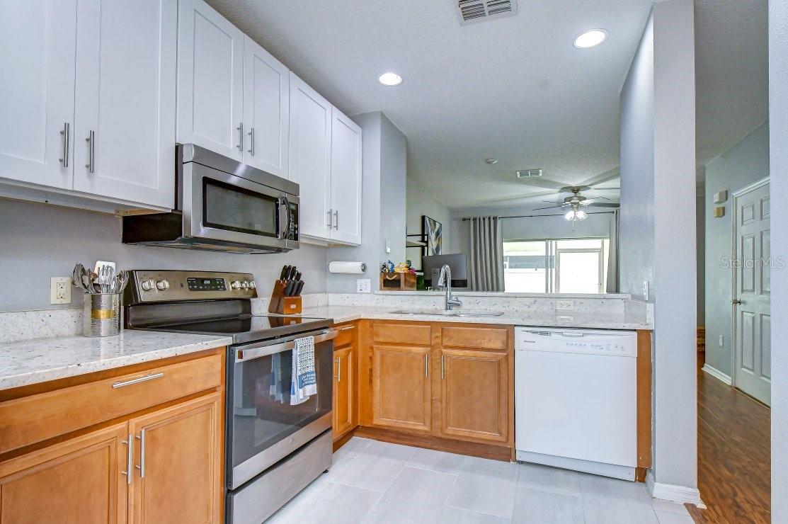 8551 TRAIL WIND DR — photo 11