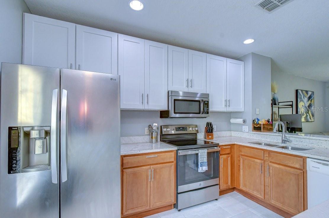 8551 TRAIL WIND DR — photo 10