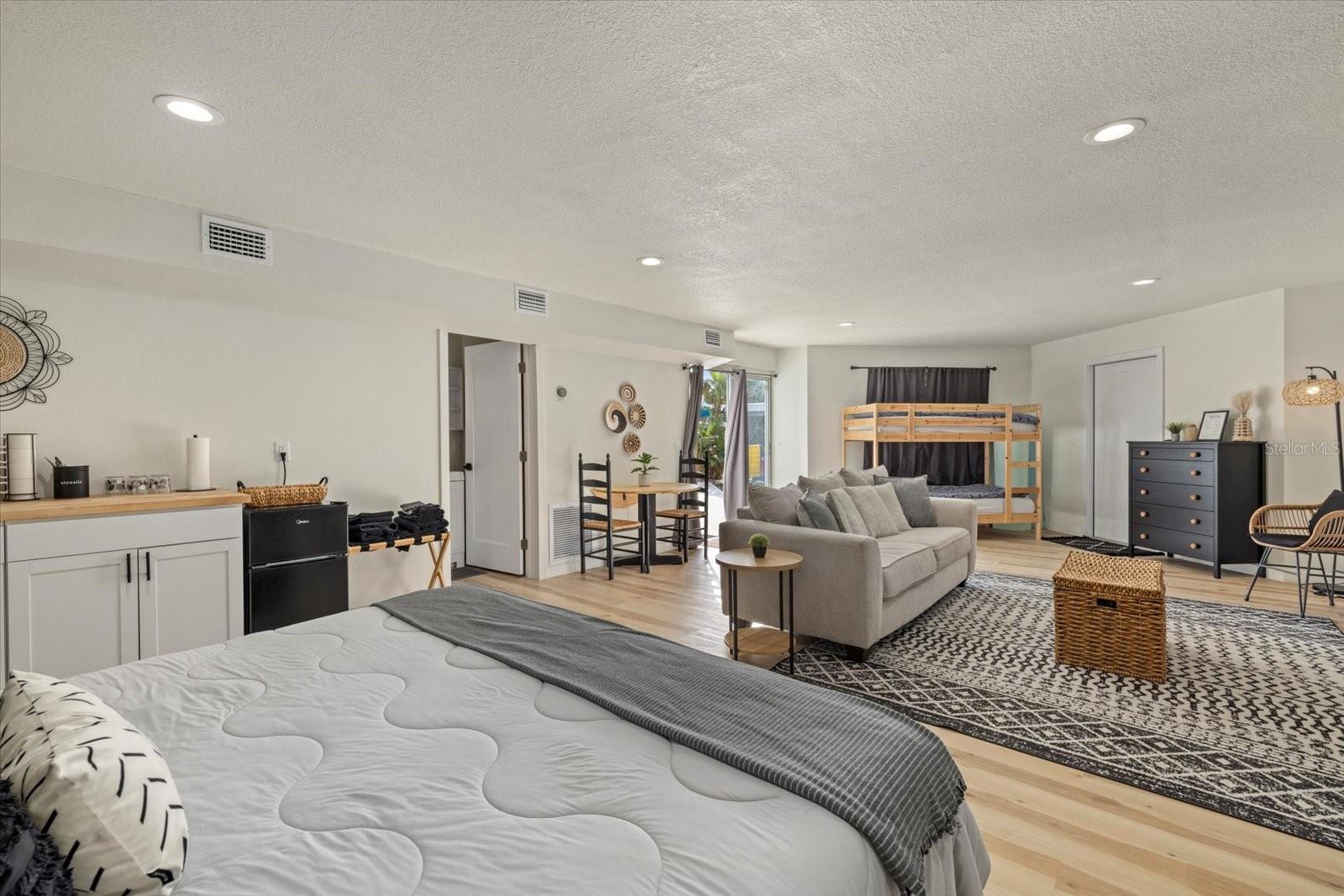 2069 BOUGAINVILLEA ST — photo 41