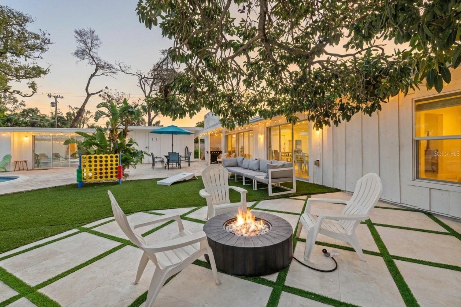 2069 BOUGAINVILLEA ST — photo 29