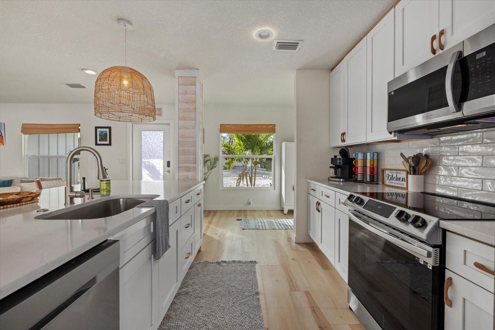 2069 BOUGAINVILLEA ST — photo 10