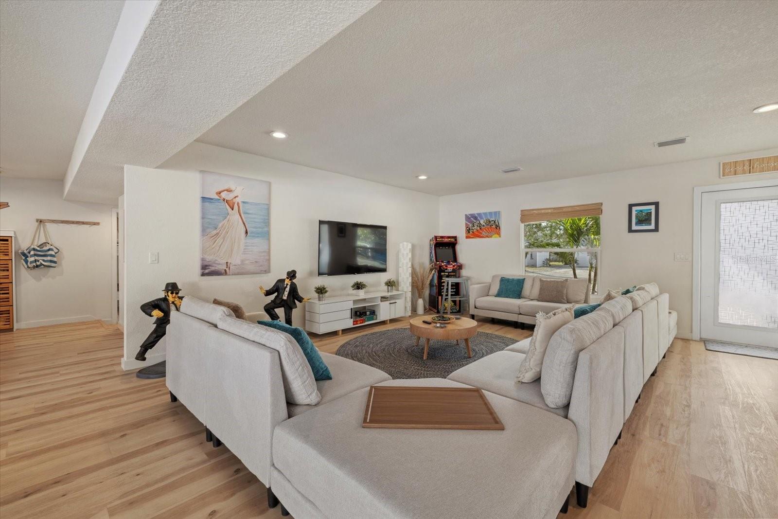 2069 BOUGAINVILLEA ST — photo 6