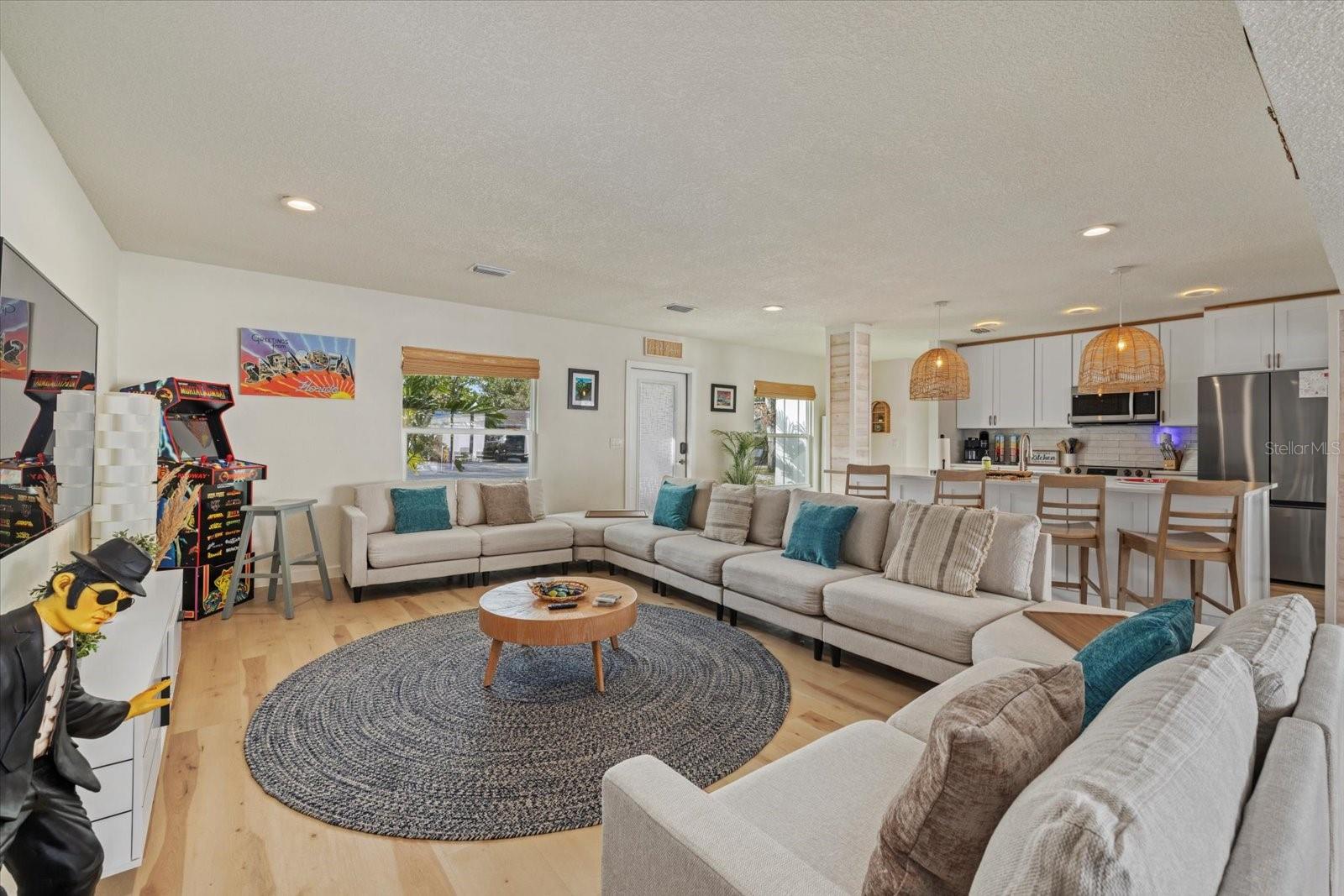 2069 BOUGAINVILLEA ST — photo 4