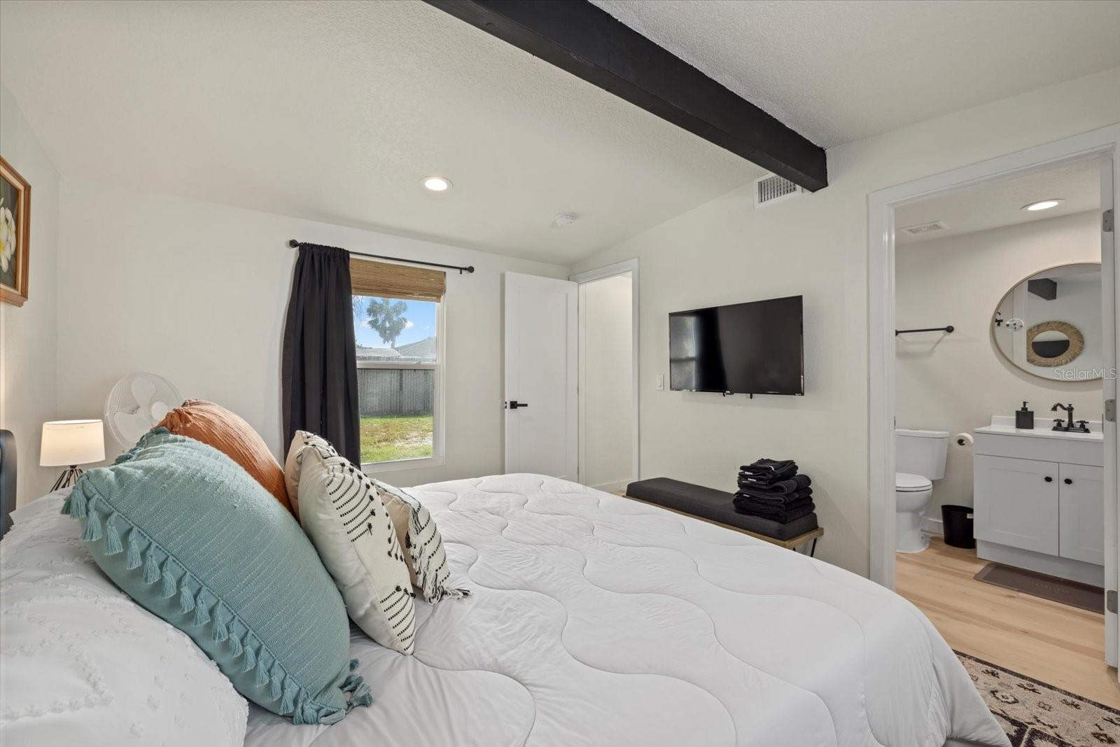 2069 BOUGAINVILLEA ST — photo 36