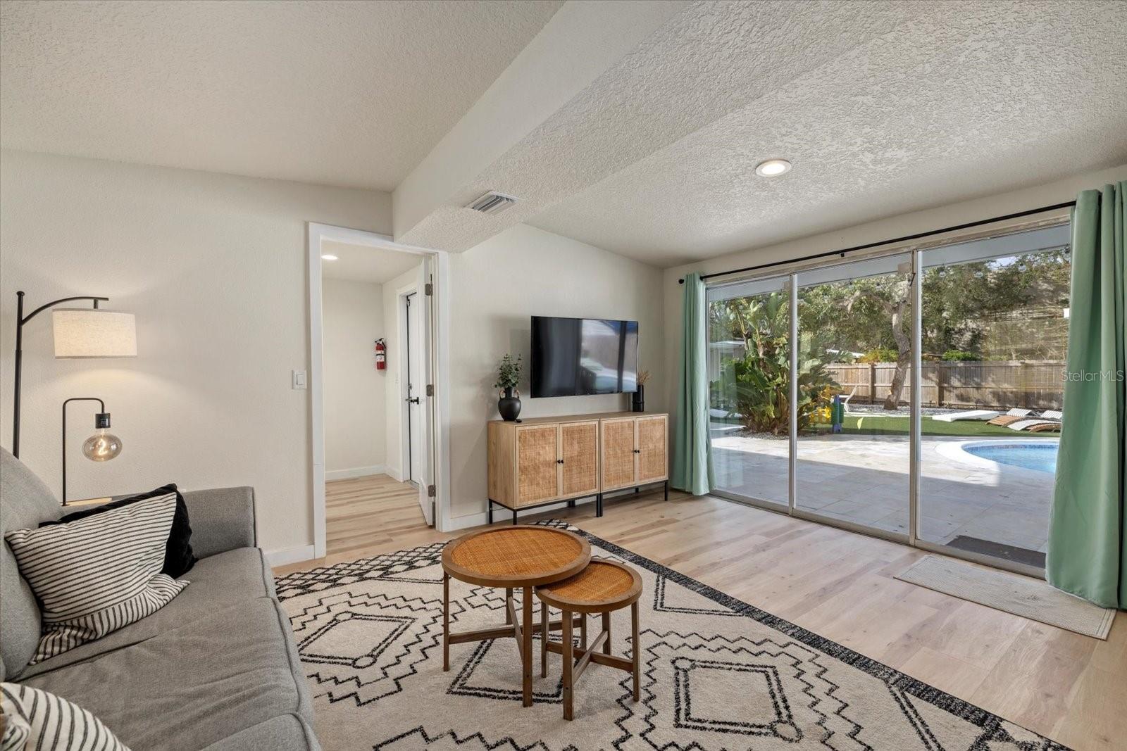 2069 BOUGAINVILLEA ST — photo 33