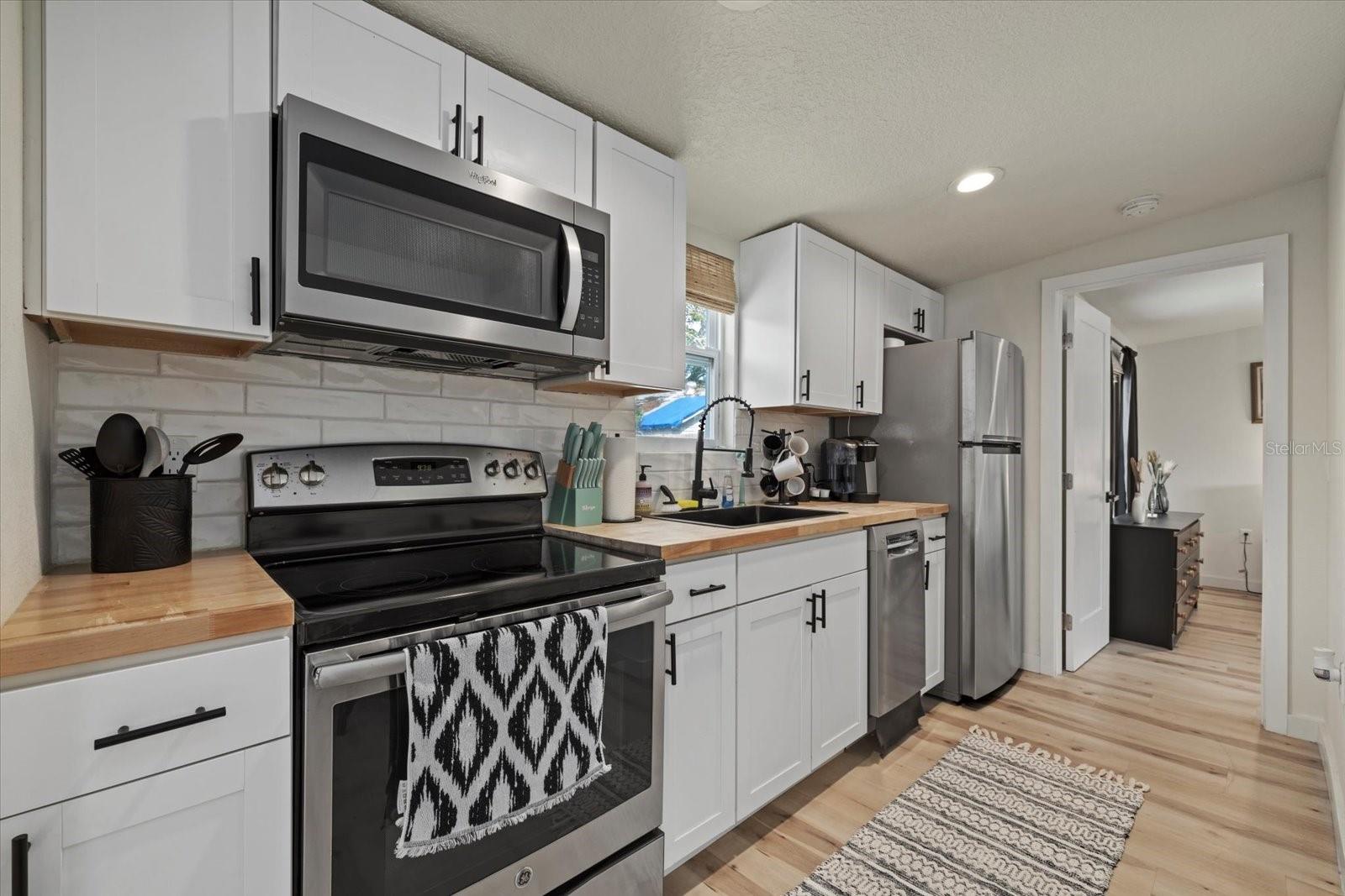 2069 BOUGAINVILLEA ST — photo 34