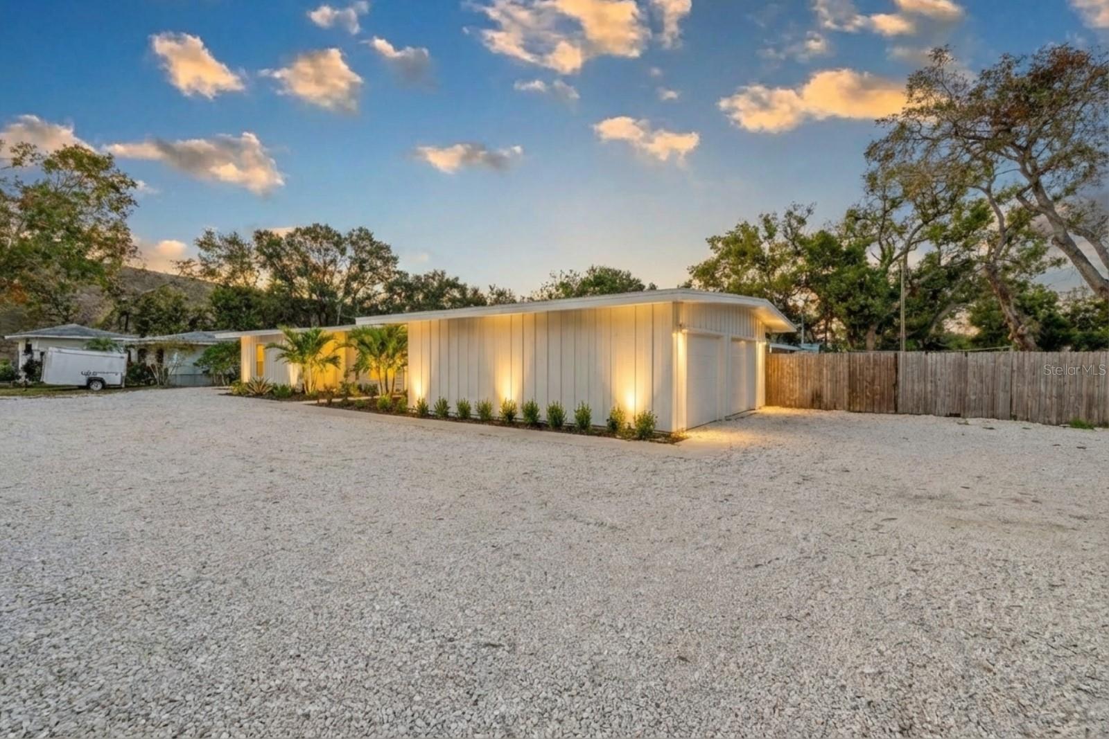 2069 BOUGAINVILLEA ST — photo 3