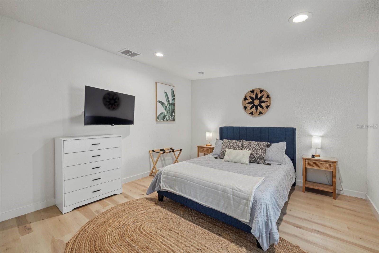 2069 BOUGAINVILLEA ST — photo 13