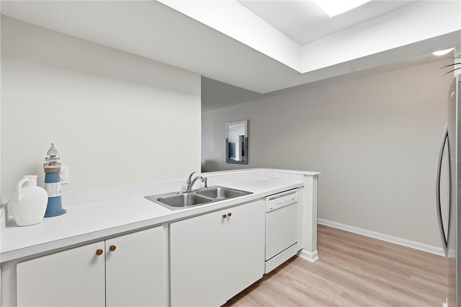 285 107TH AVE #405 — photo 9