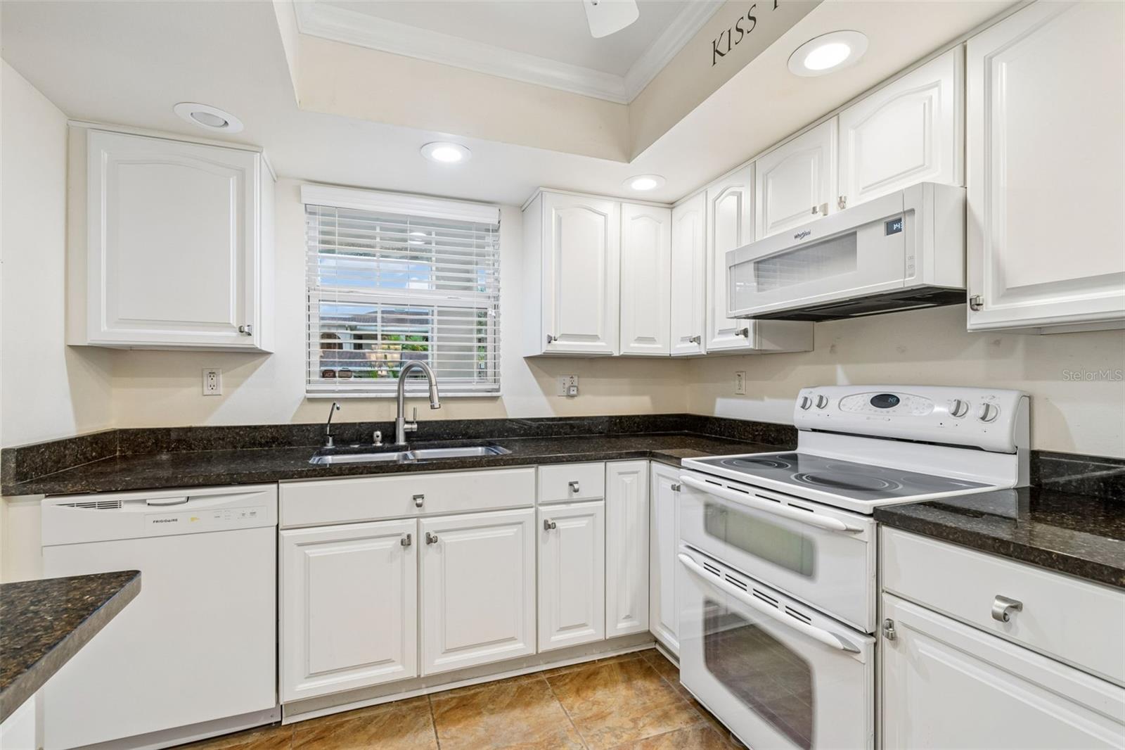 10387 CARROLLWOOD LN #303 — photo 4