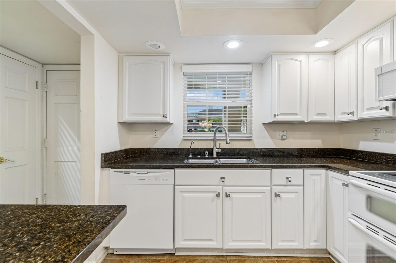 10387 CARROLLWOOD LN #303 — photo 6
