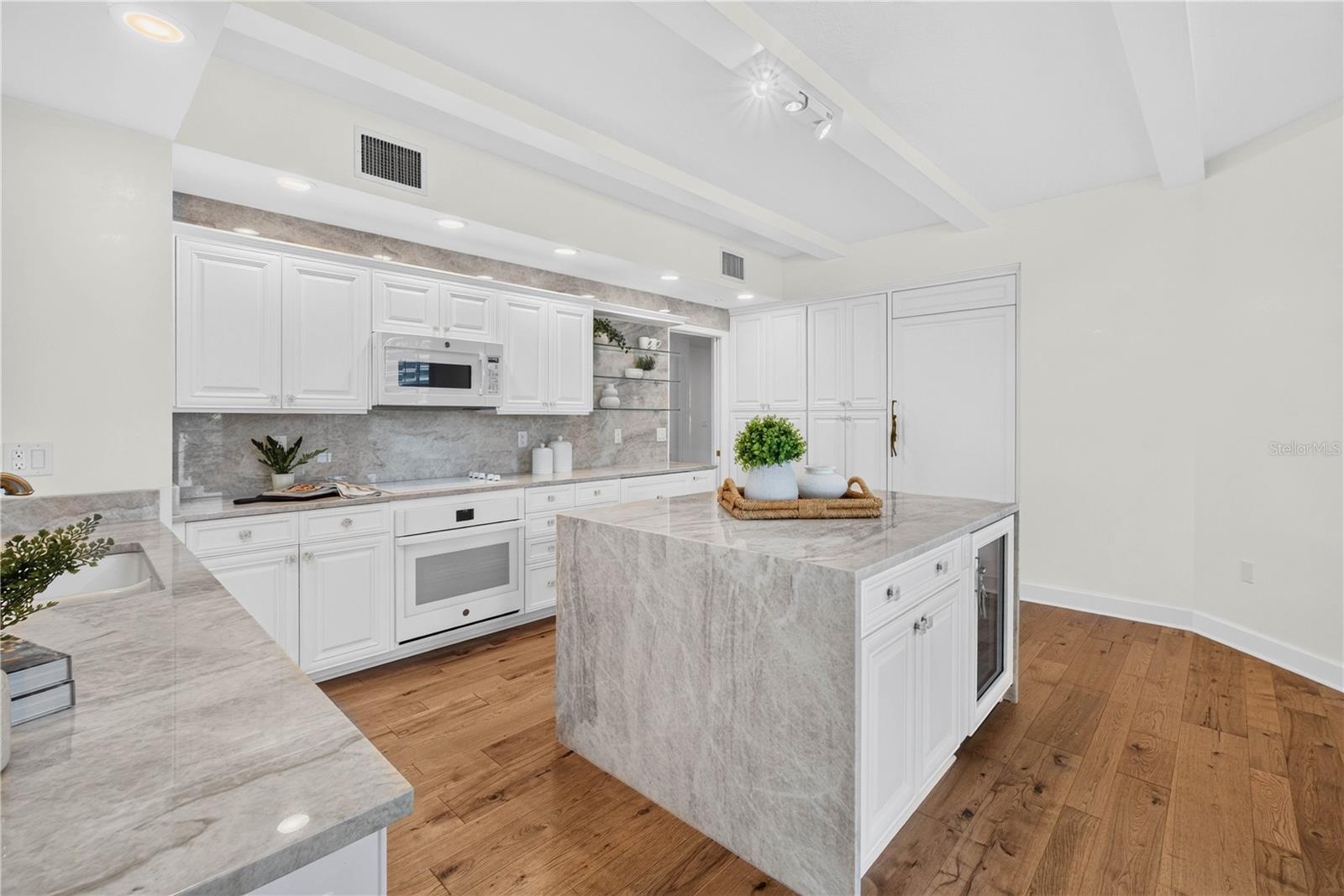 100 BEACH DR NE #401 — photo 18
