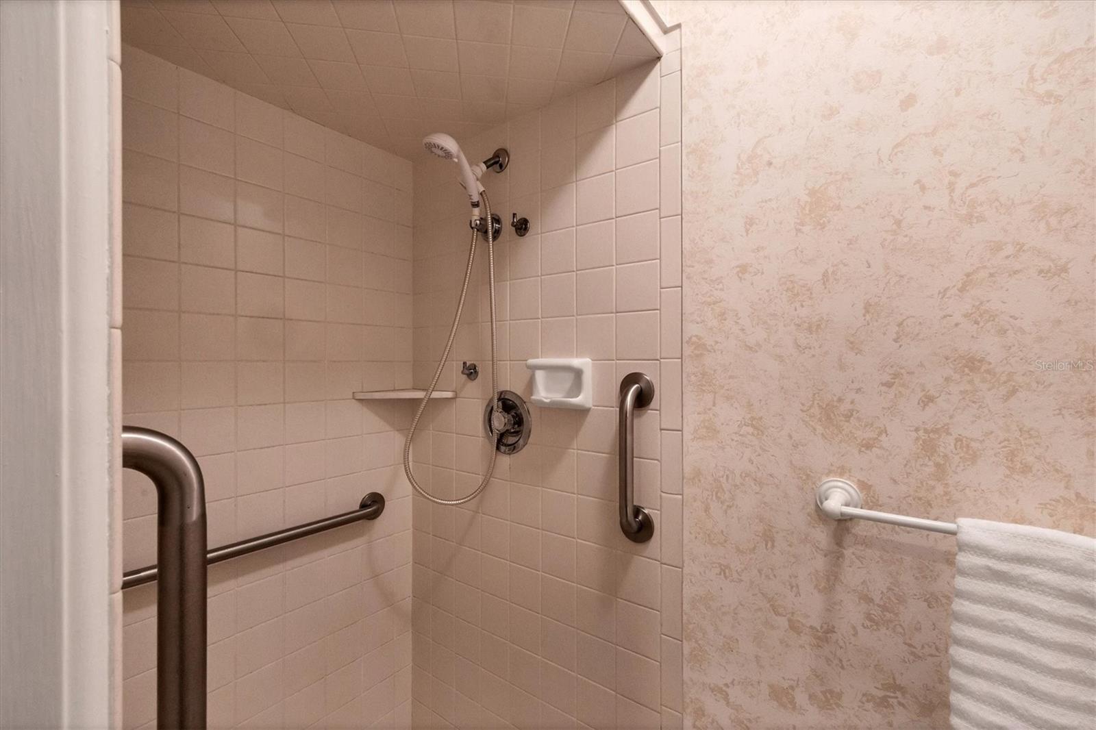 5201 STEVENS DR — photo 19