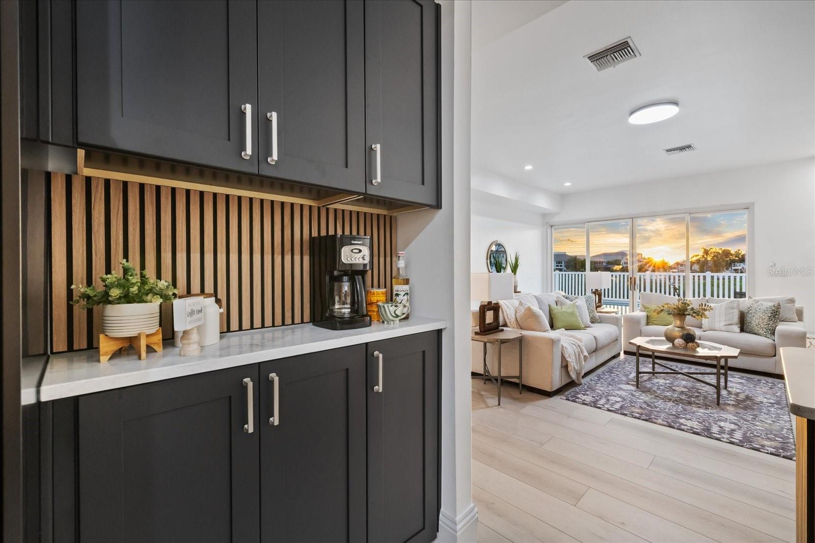 6121 BAYSIDE DR — photo 10