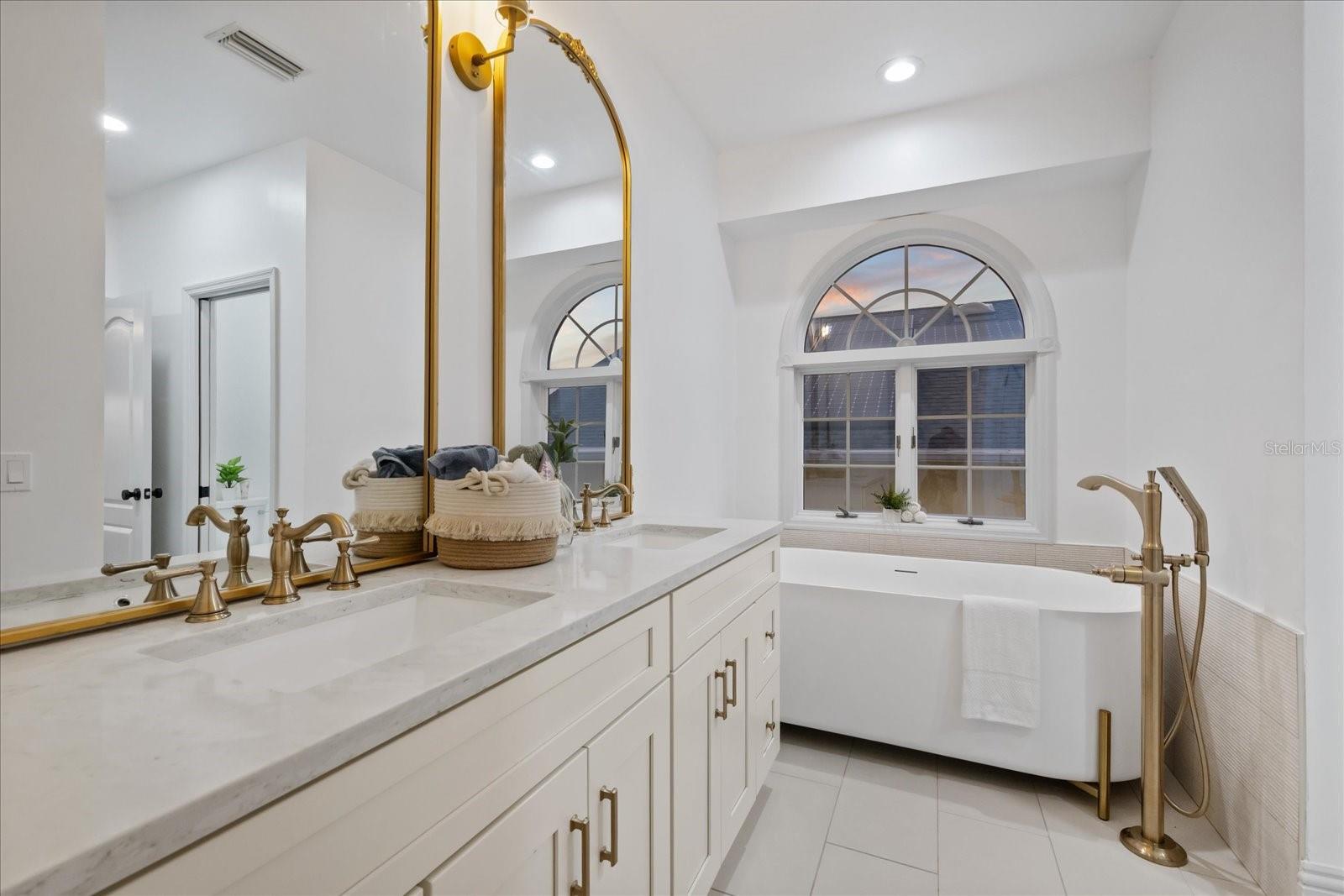 6121 BAYSIDE DR — photo 49