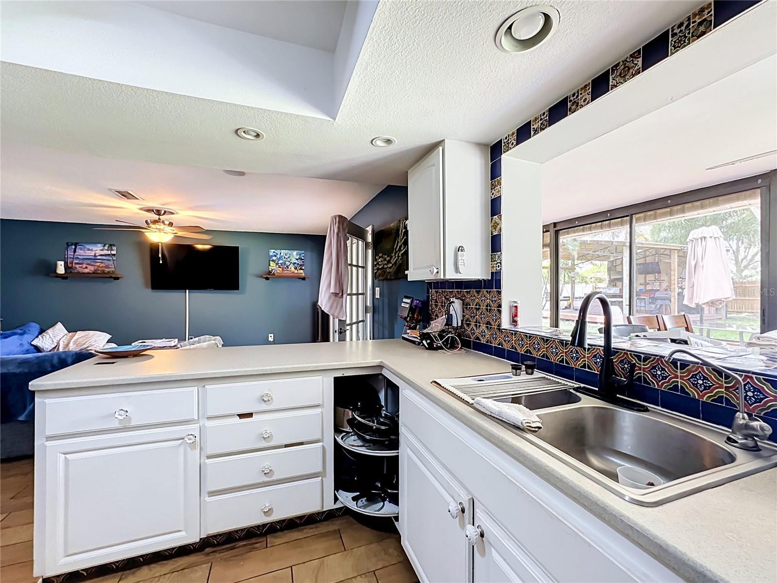 1953 ROLLING GREEN CIR — photo 22