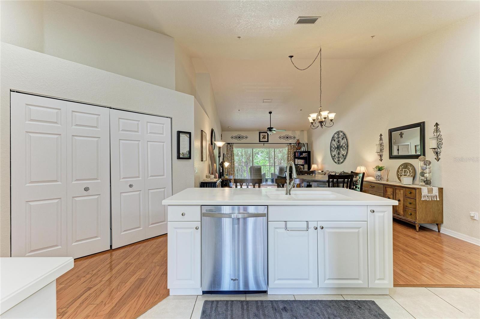 7126 CEDAR HOLLOW CIR — photo 24