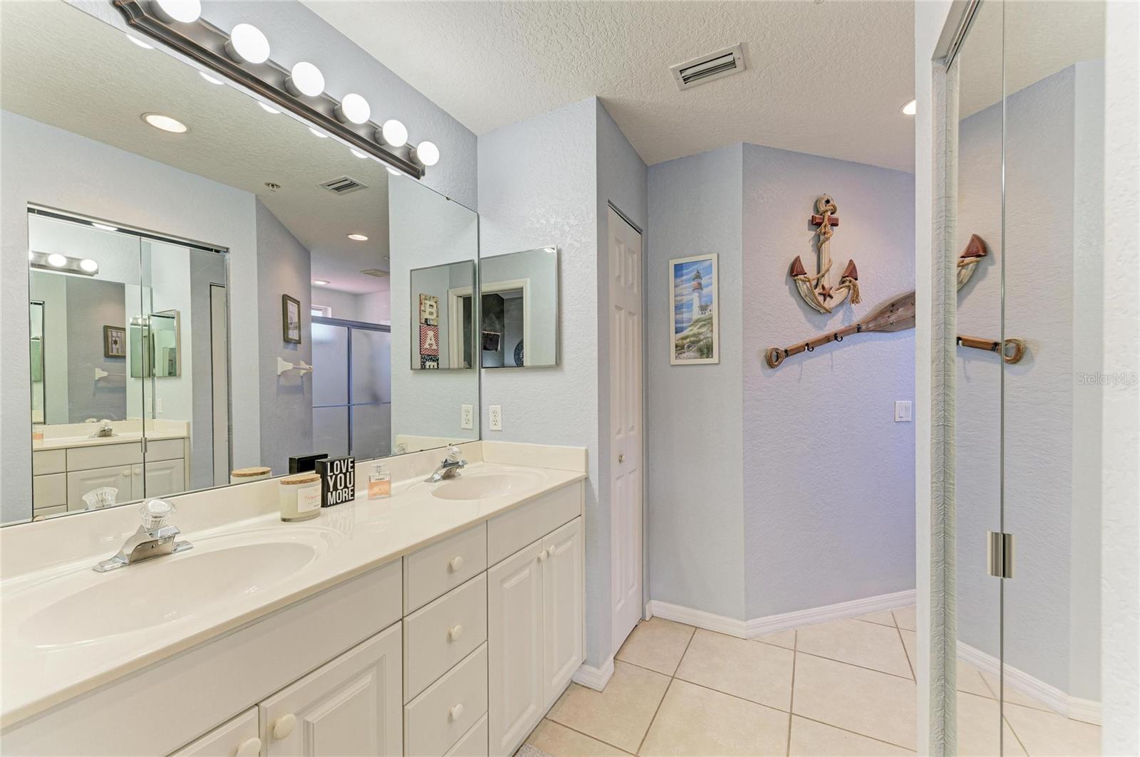 7126 CEDAR HOLLOW CIR — photo 34