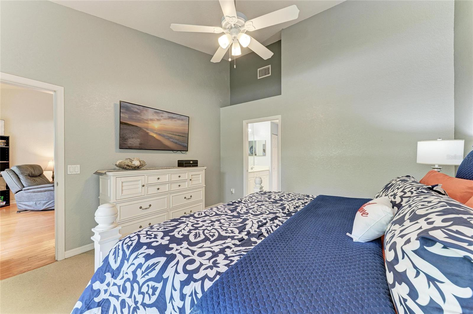 7126 CEDAR HOLLOW CIR — photo 32