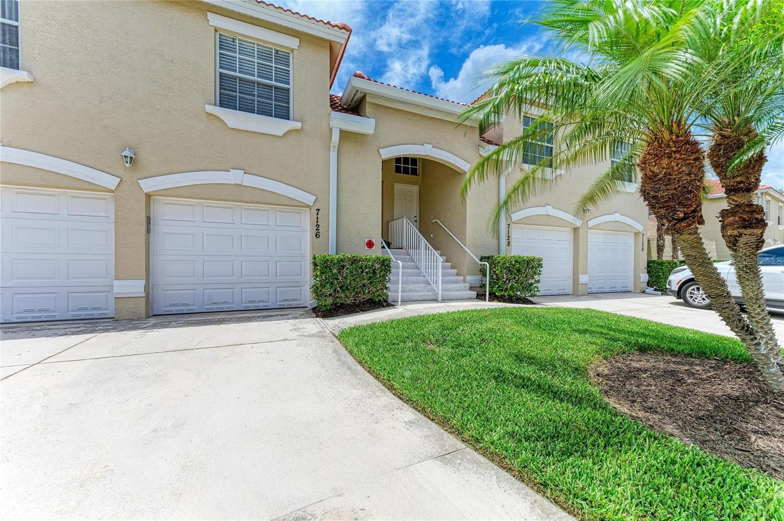 7126 CEDAR HOLLOW CIR — photo 9