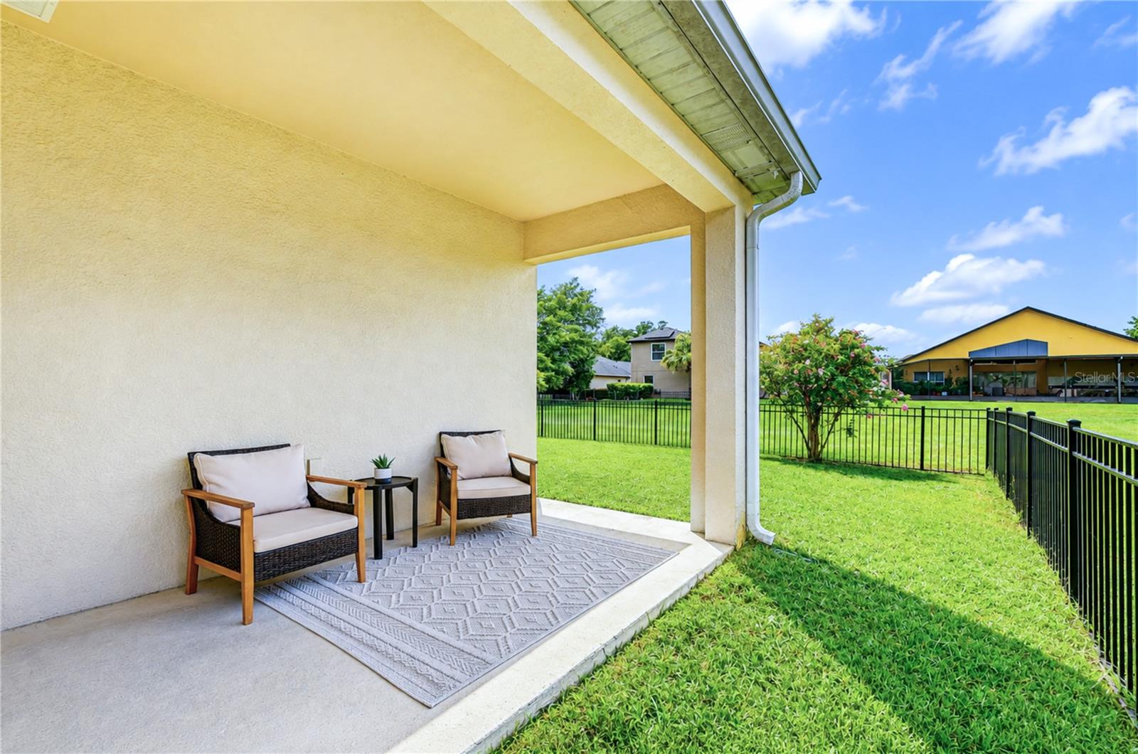 4749 ROLLING GREEN DR — photo 2
