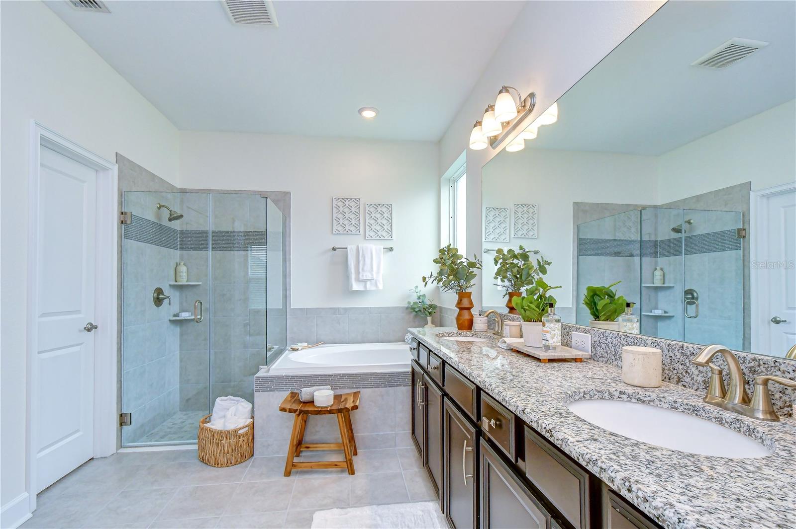 4749 ROLLING GREEN DR — photo 17