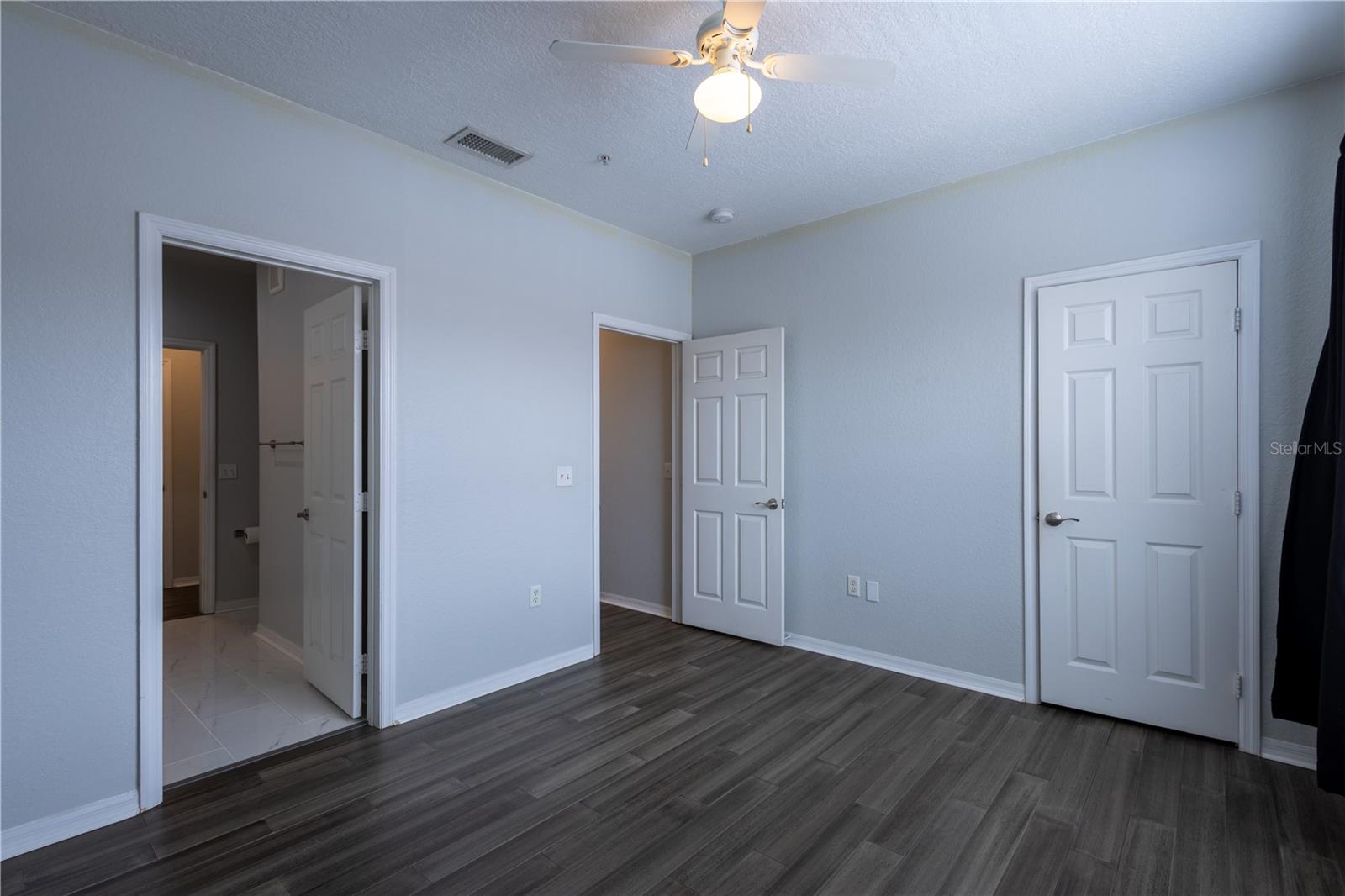 18001 RICHMOND PLACE DR #427 — photo 2